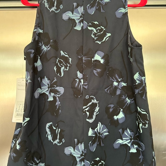 Lole nwt tank top with back zipper - Picture 3 of 4